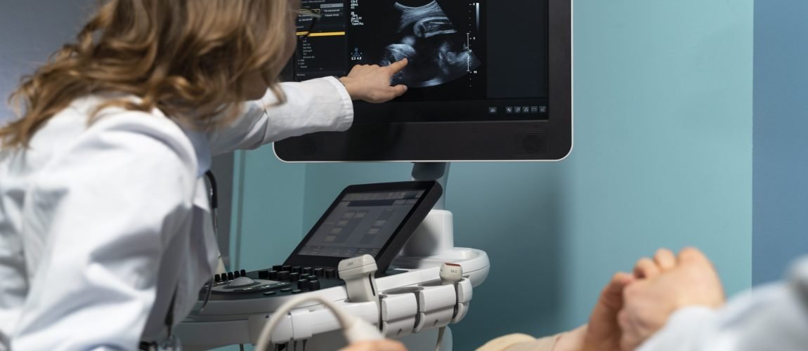 gynecologist-performing-ultrasound-consultation