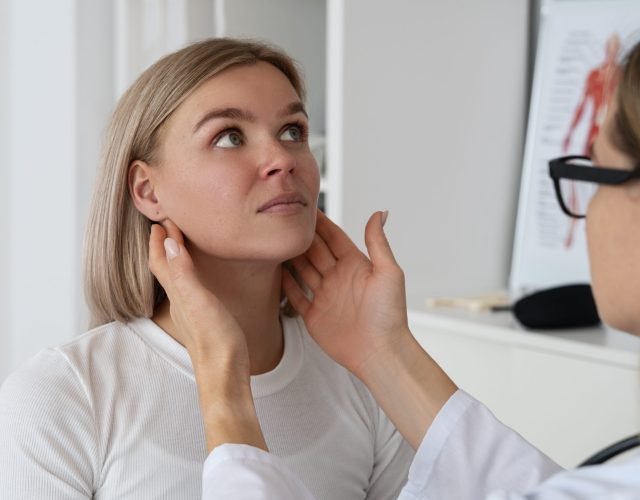 side-view-doctor-checking-woman